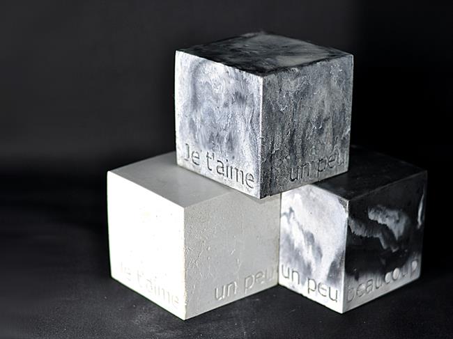 Cube empreinte - marguerite - béton gravé