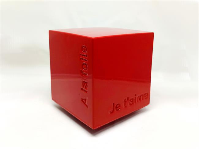 Cube empreinte - marguerite - résine laque rouge