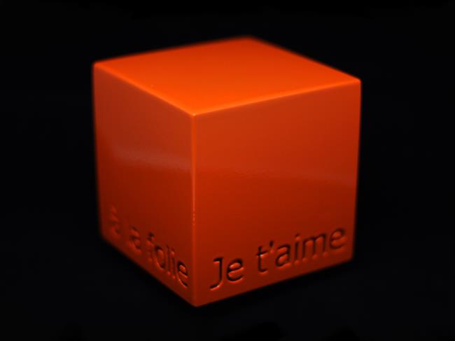 Cube empreinte - marguerite - résine laque orange